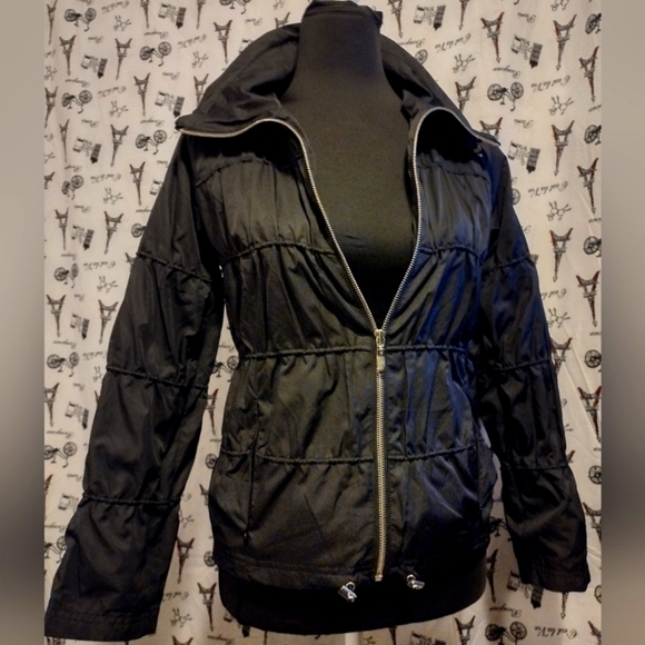 BLACK Scrunch Jacket - Picture 2 of 6